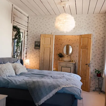 Cozy Summer Nest By The River Apartment *